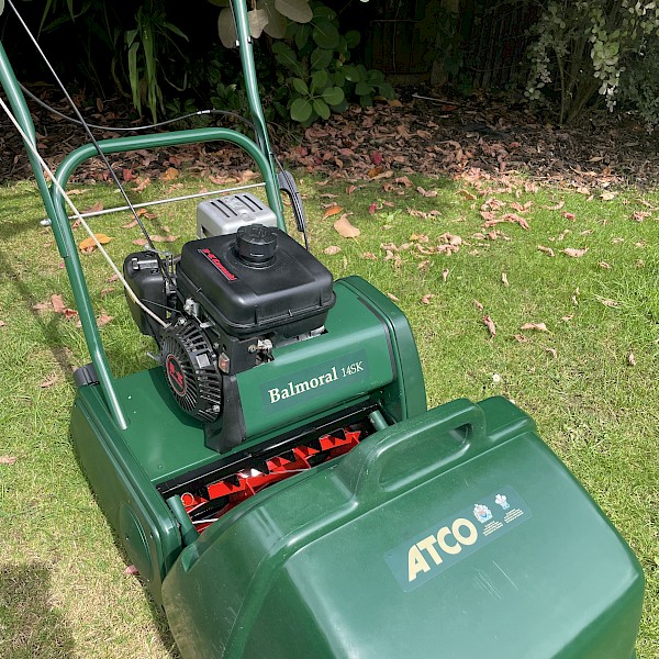 ATCO Balmoral 14sk Cylinder Lawn Mower Gallery Image