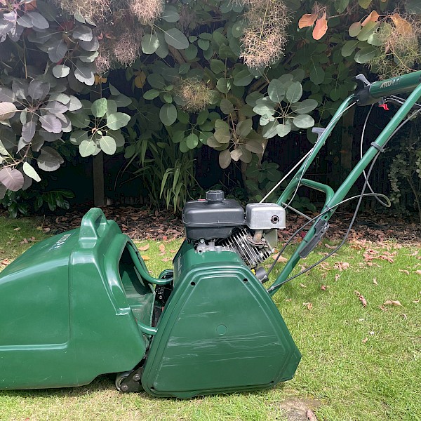 ATCO Balmoral 14sk Cylinder Lawn Mower Gallery Image