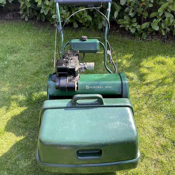 ATCO Balmoral 20SE Cylinder Lawn Mower Gallery Image