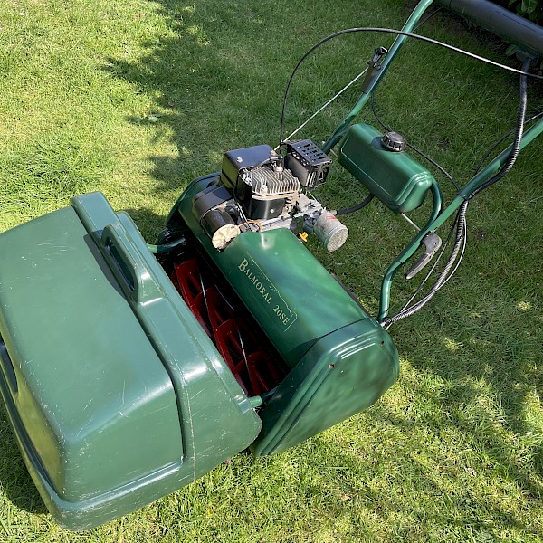 ATCO Balmoral 20SE Cylinder Lawn Mower Gallery Image