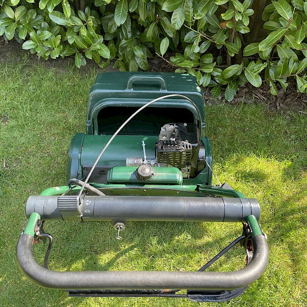 ATCO Balmoral 20SE Cylinder Lawn Mower Gallery Image