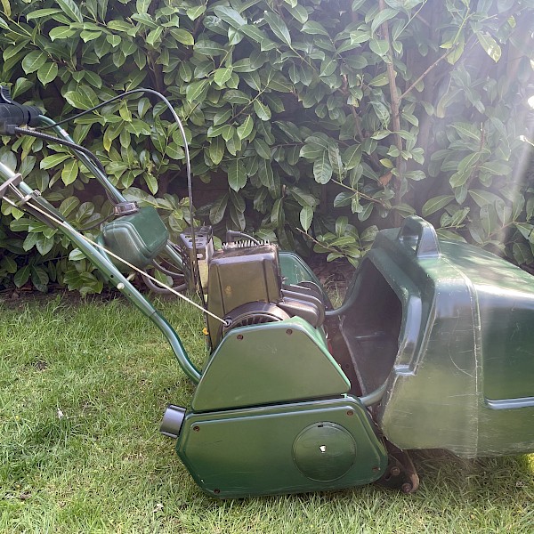 ATCO Balmoral 20SE Cylinder Lawn Mower Gallery Image