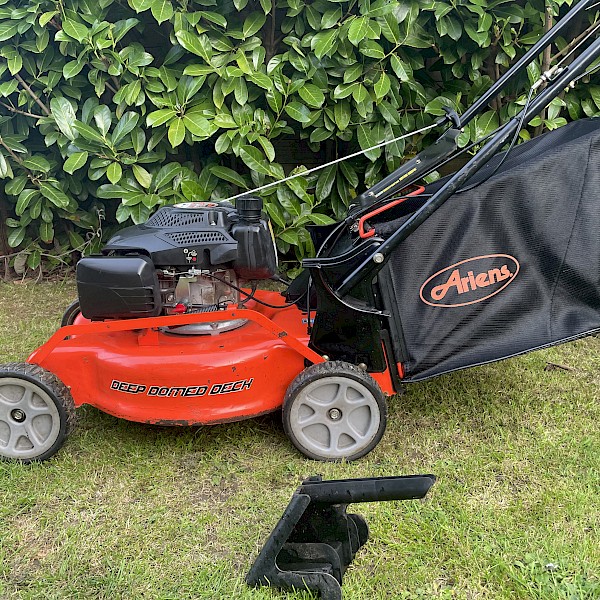 Ariens Razor 21  Self Propelled Petrol Lawn Mower Gallery Image