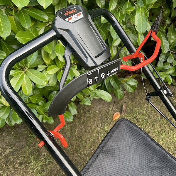 Ariens Razor 21  Self Propelled Petrol Lawn Mower Gallery Image