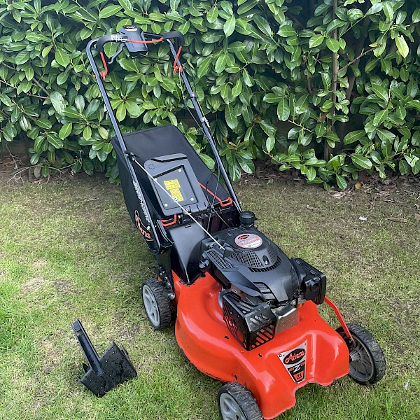 Ariens Razor 21  Self Propelled Petrol Lawn Mower Gallery Image