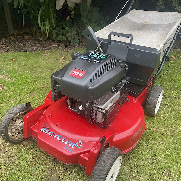 Toro Recycler 21” self propelled lawn mower Gallery Image