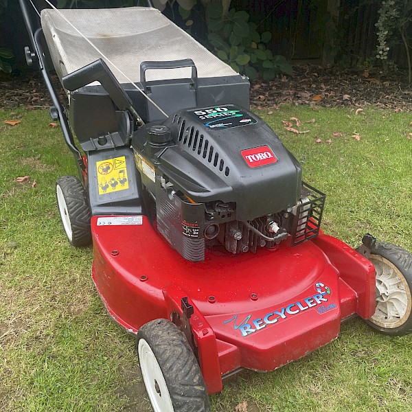 Toro Recycler 21” self propelled lawn mower Gallery Image