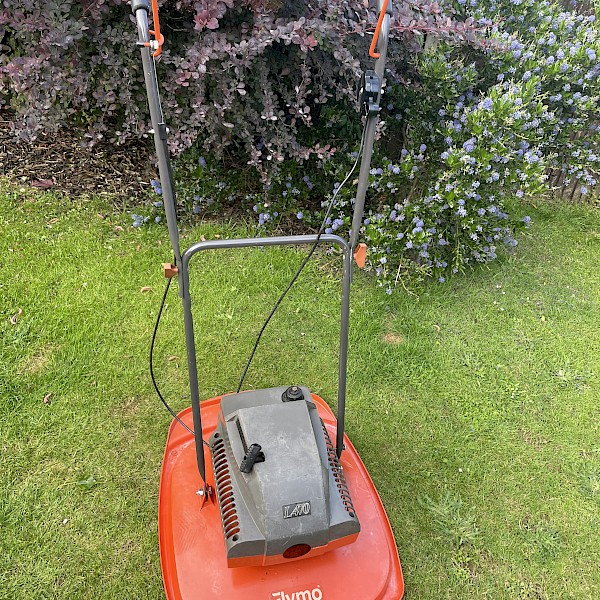 Flymo Hover Mower Gallery Image