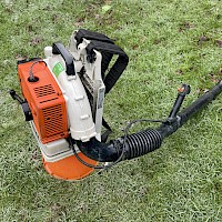 Stihl BR380 Backpack leaf blower Gallery Image Thumbnail