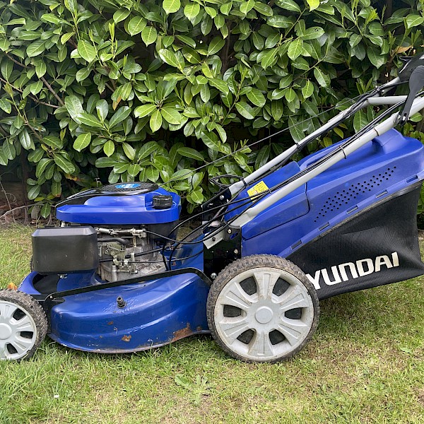 Hyundai 20” electric start Gallery Image
