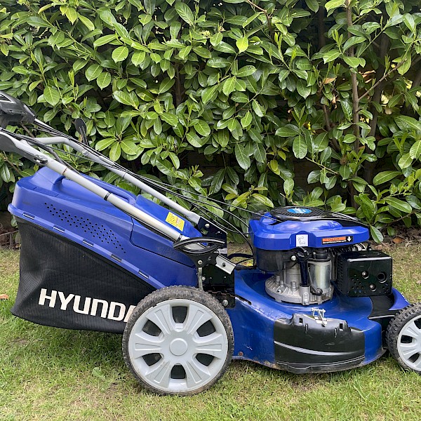 Hyundai 20” electric start Gallery Image