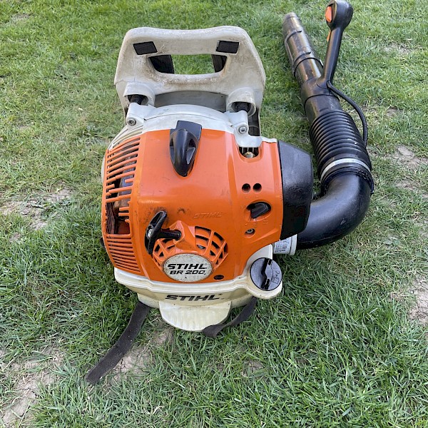 Stihl BR200 leaf blower Gallery Image