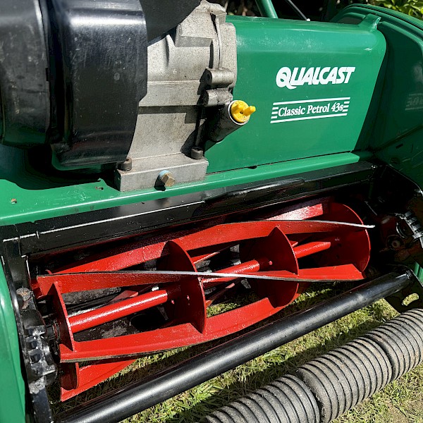 Qualcast 43s cylinder mower Gallery Image