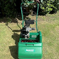 Qualcast 43s cylinder mower Gallery Image Thumbnail